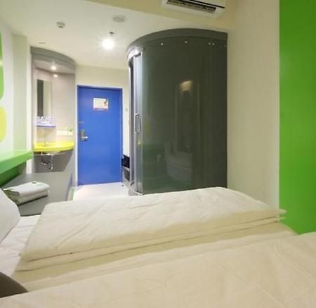 Pop! Hotel Tebet Dżakarta Pokój zdjęcie